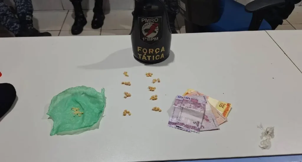 Traficante é preso pela Força Tática com 45 pedras de crack no Embratel